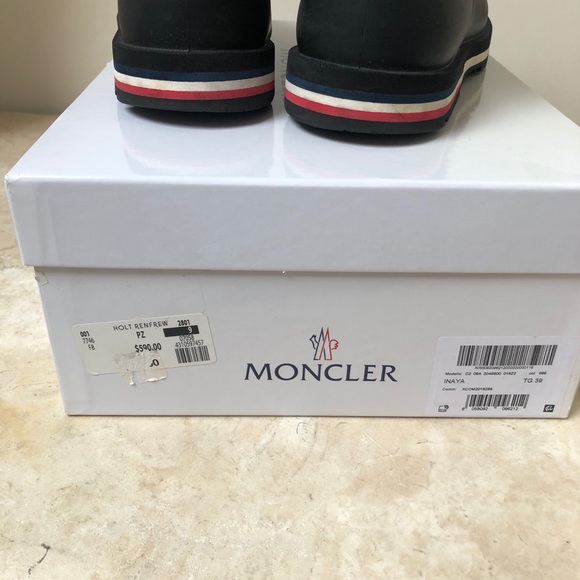 Hold! Moncler Inaya size 39 women puffer boot EUC - Picture 10 of 16